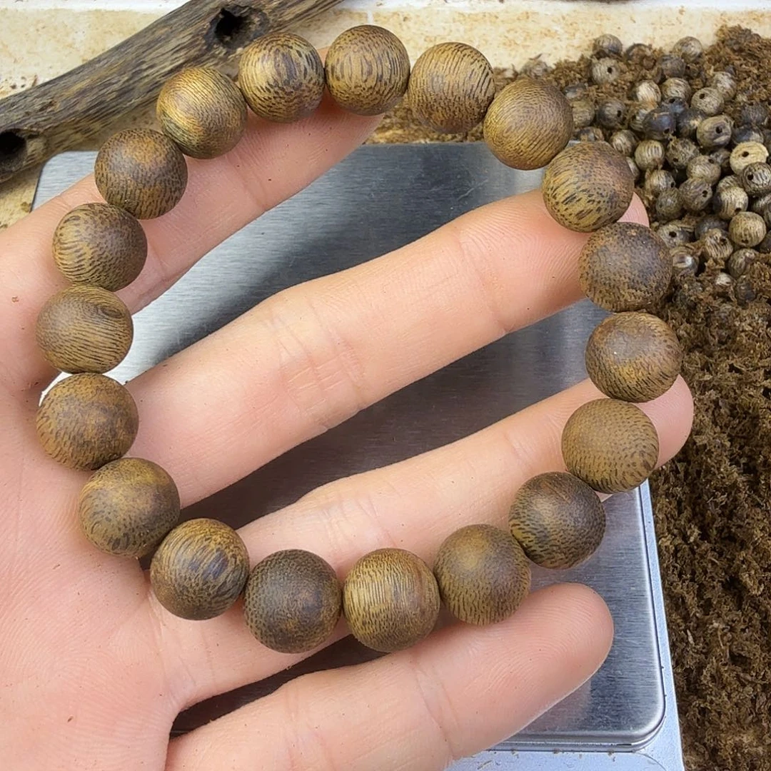 泰***沉香沉香奇楠碎屑1.1圆珠单圈10克