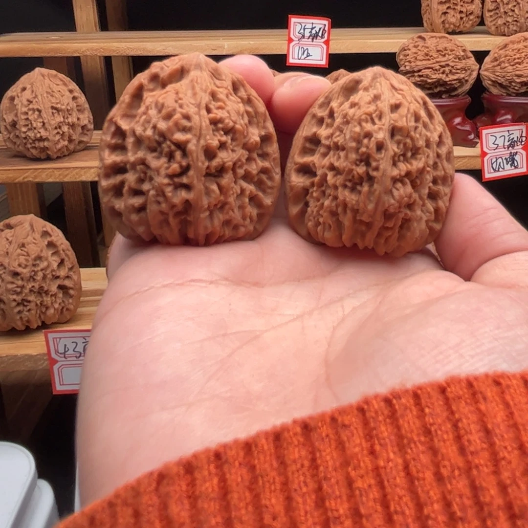 斯***孙吊坠文玩核桃南疆