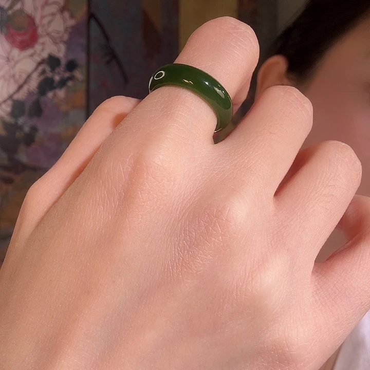 梁***林和田玉未镶嵌戒指