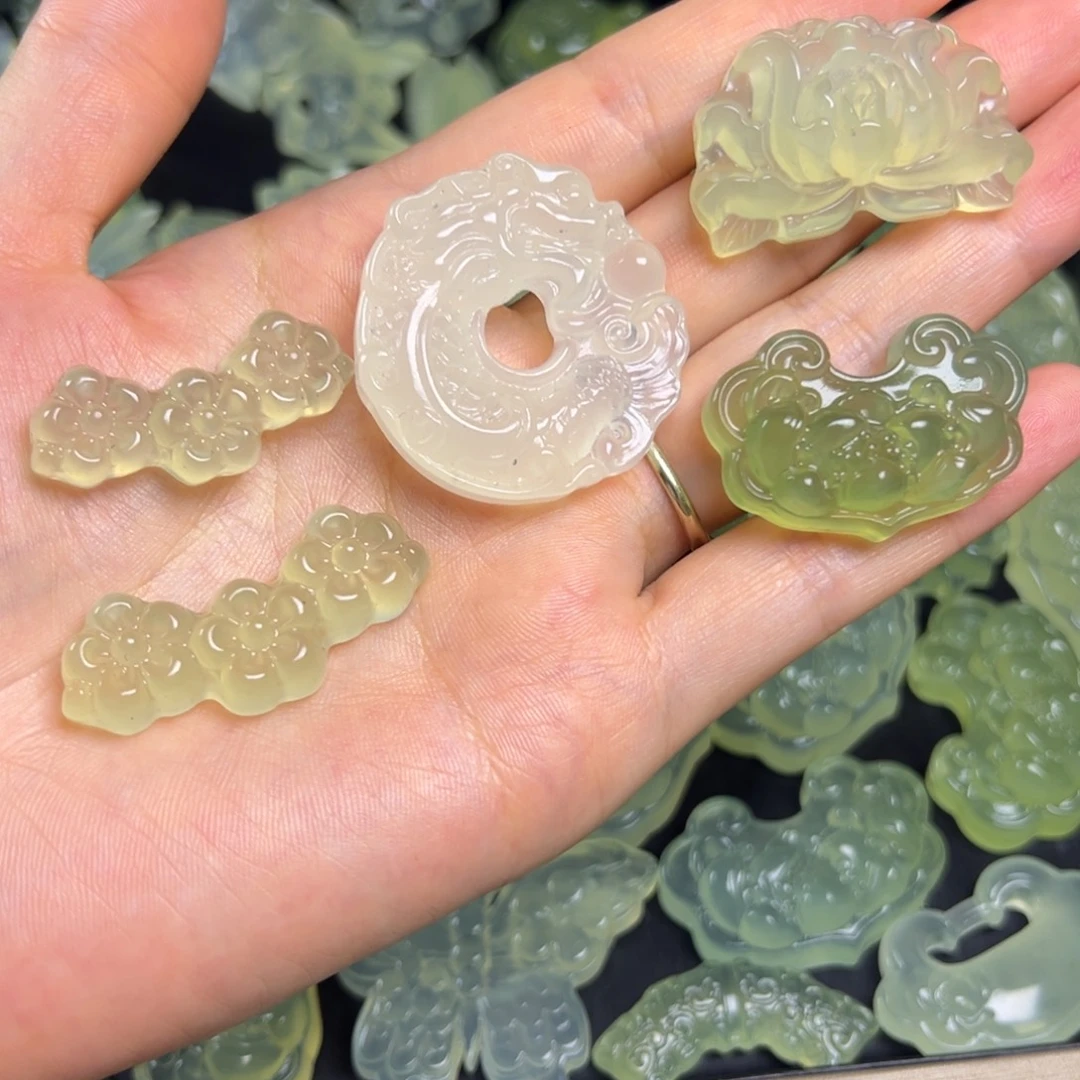 未镶嵌蛇纹石玉颈饰