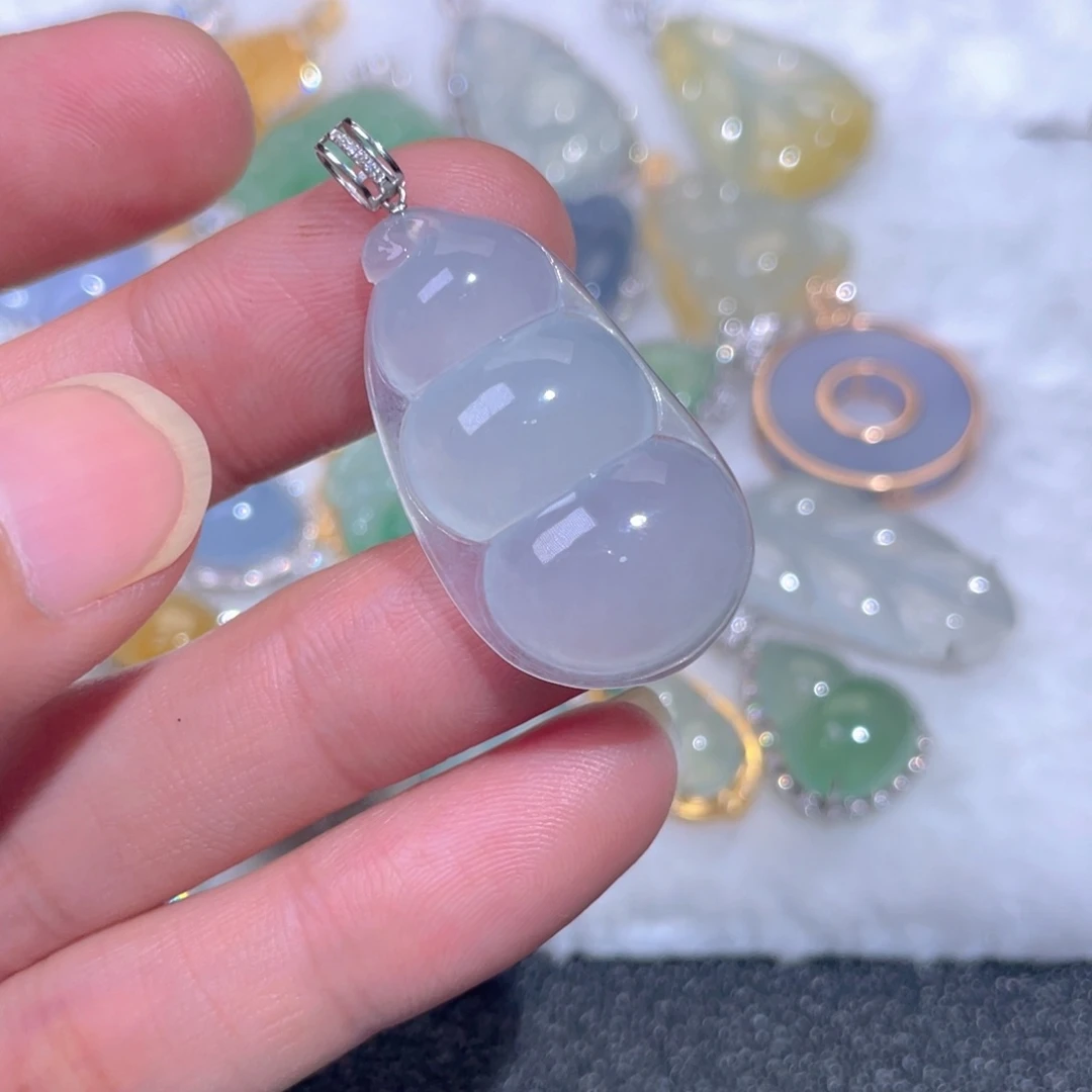 颈饰18K金镶嵌翡翠翡翠