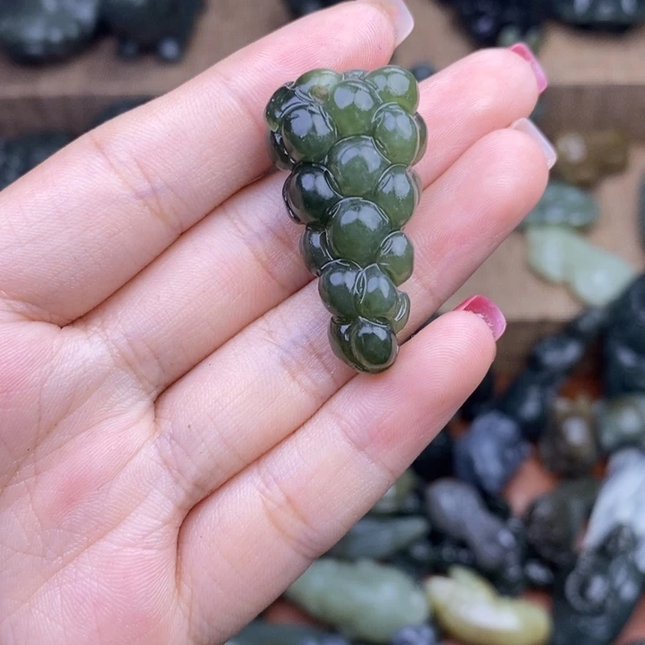 颈饰未镶嵌和田玉（糖玉）