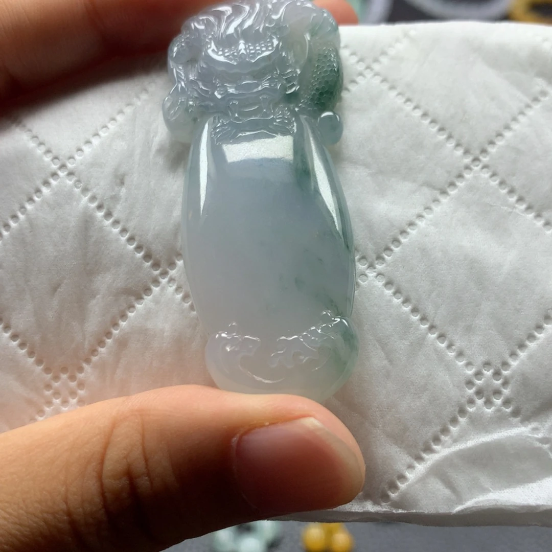 翡翠未镶嵌颈饰龙柱