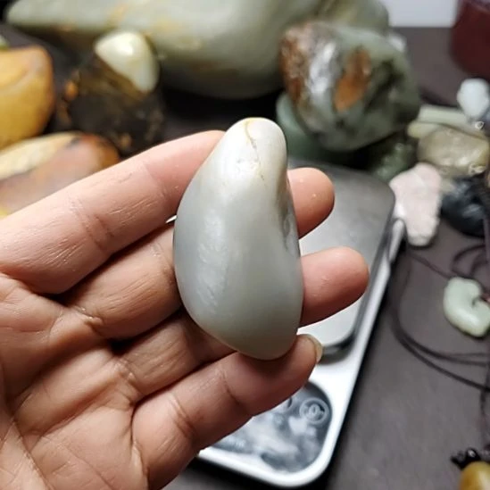 和田玉未镶嵌把件