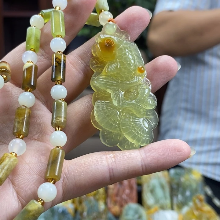 未镶嵌蛇纹石玉颈饰