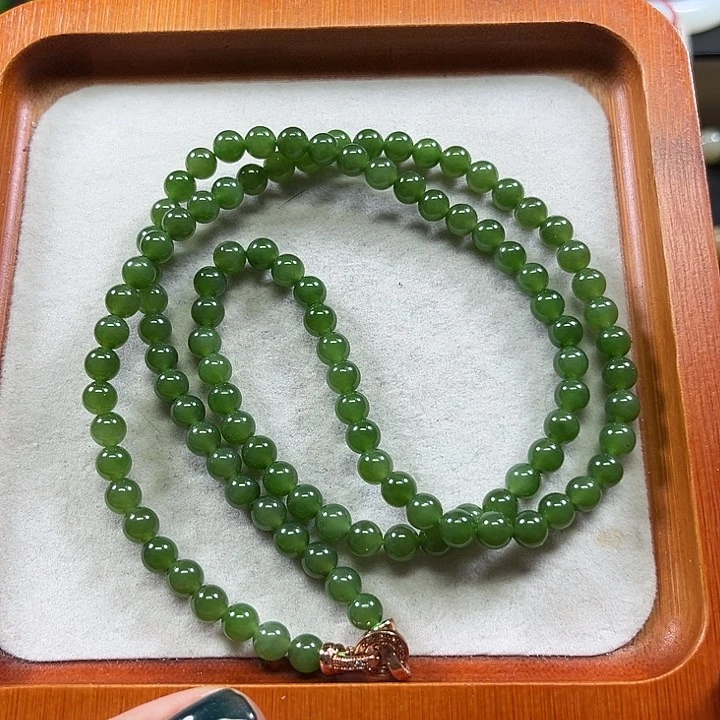 颈饰未镶嵌和田玉（碧玉）