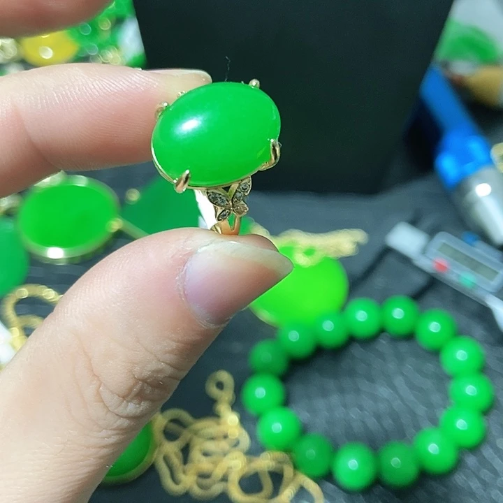 翡翠14K金镶嵌颈饰戒指