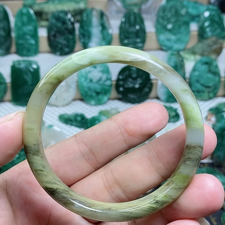 未镶嵌独山玉手镯