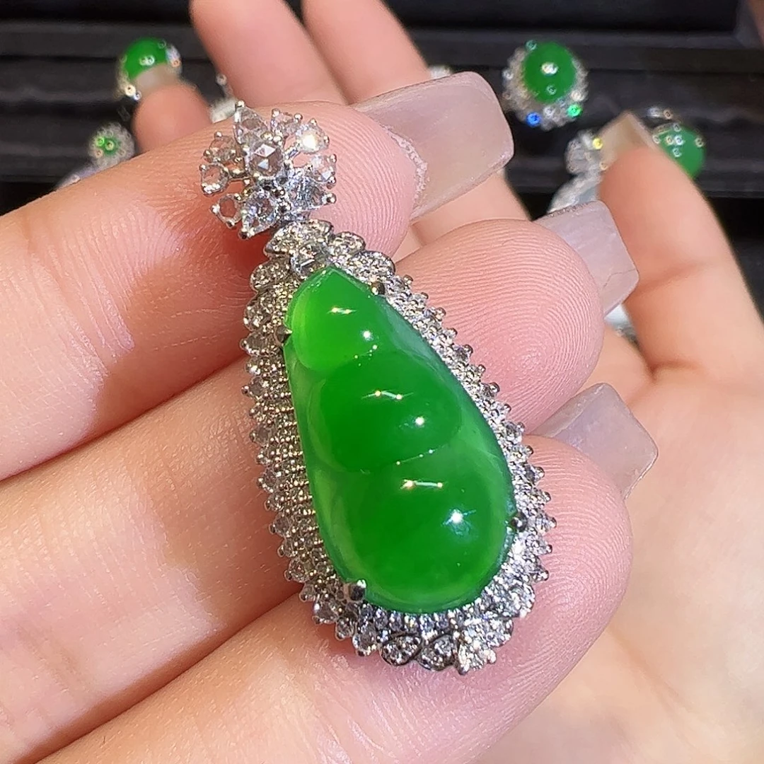 翡翠颈饰18K金镶嵌福豆