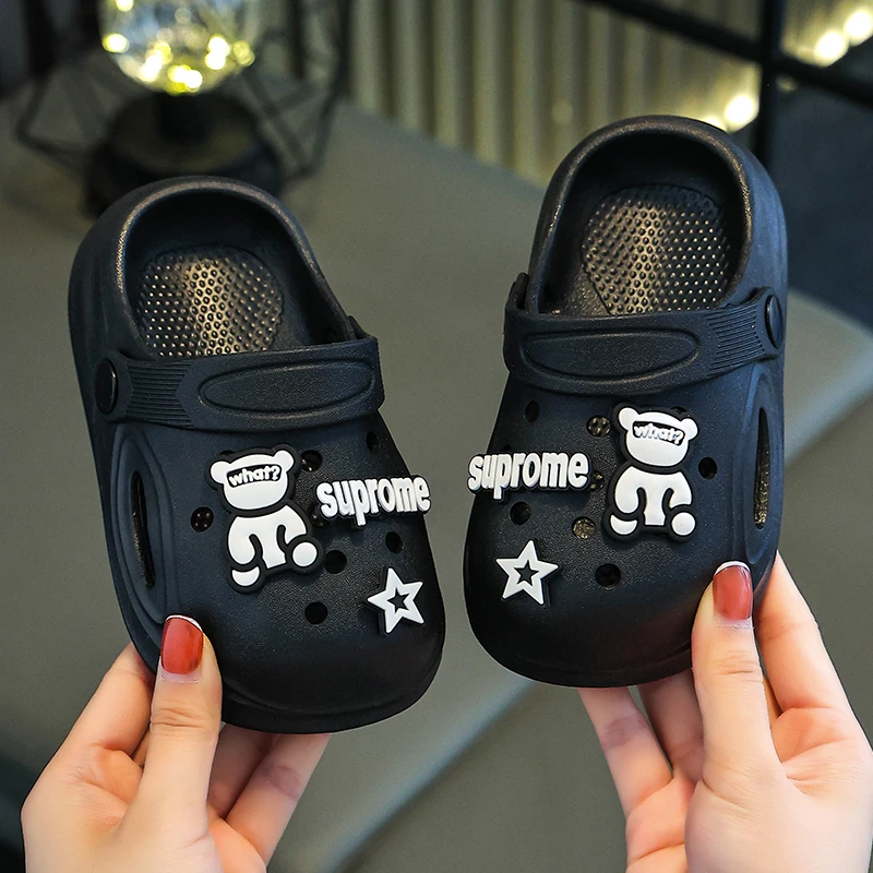 儿童洞洞鞋2025新款男女中大童宝宝居家户外柔软防滑凉包头鞋