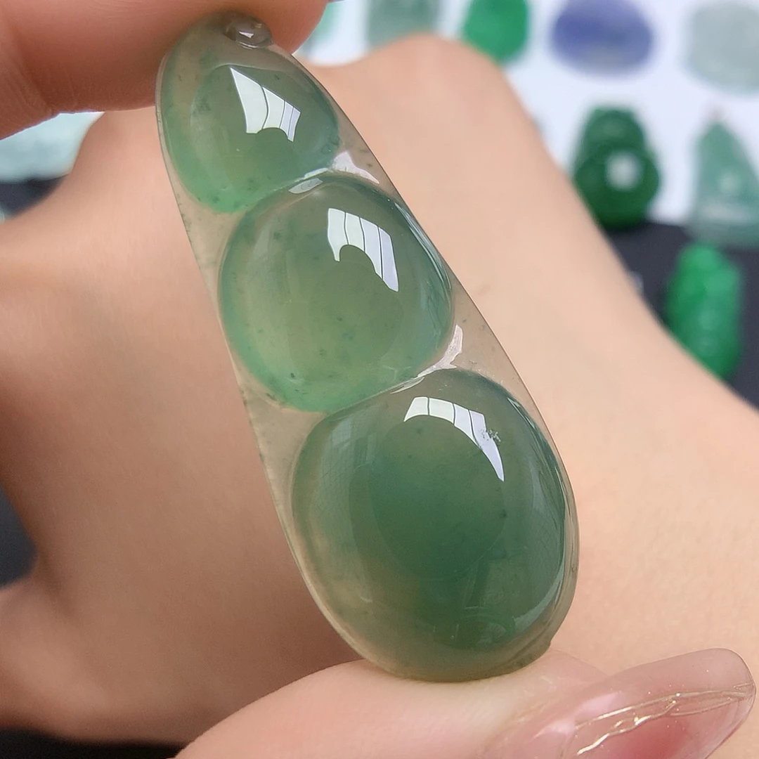 翡翠颈饰未镶嵌福豆