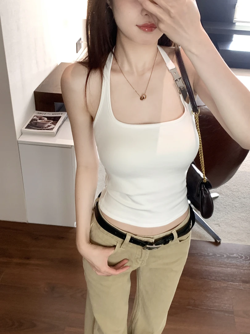 性感辣妹设计感可调节挂脖吊带女夏季时尚潮流修身显瘦带胸垫上衣