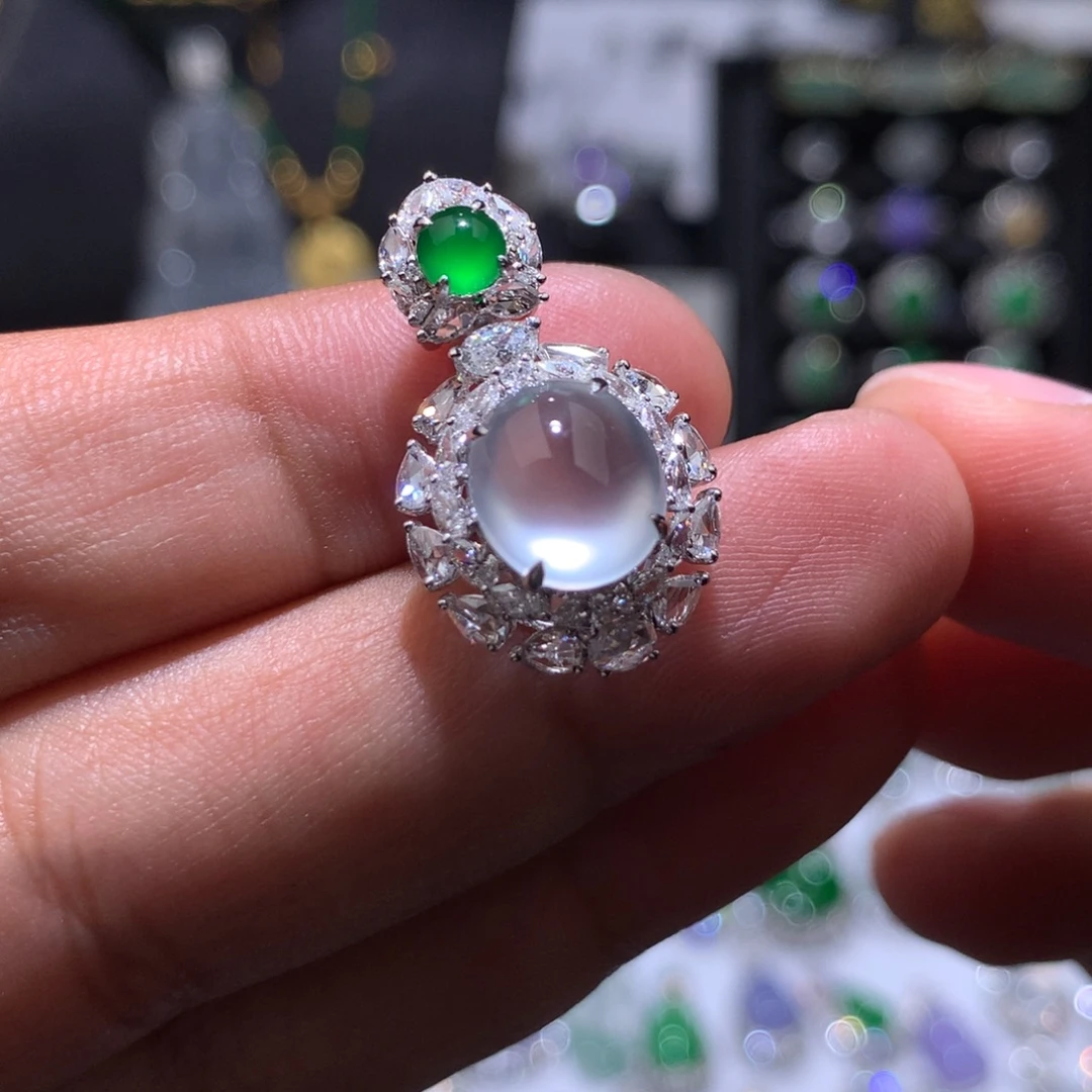 翡翠18K金镶嵌吊坠(赠链)