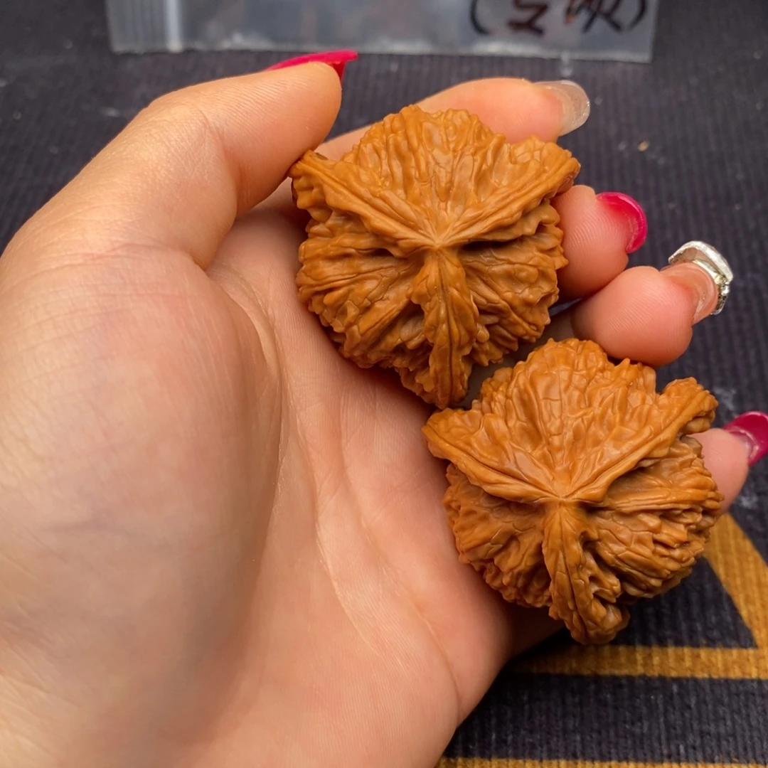 辉***狼文玩核桃把件白狮子