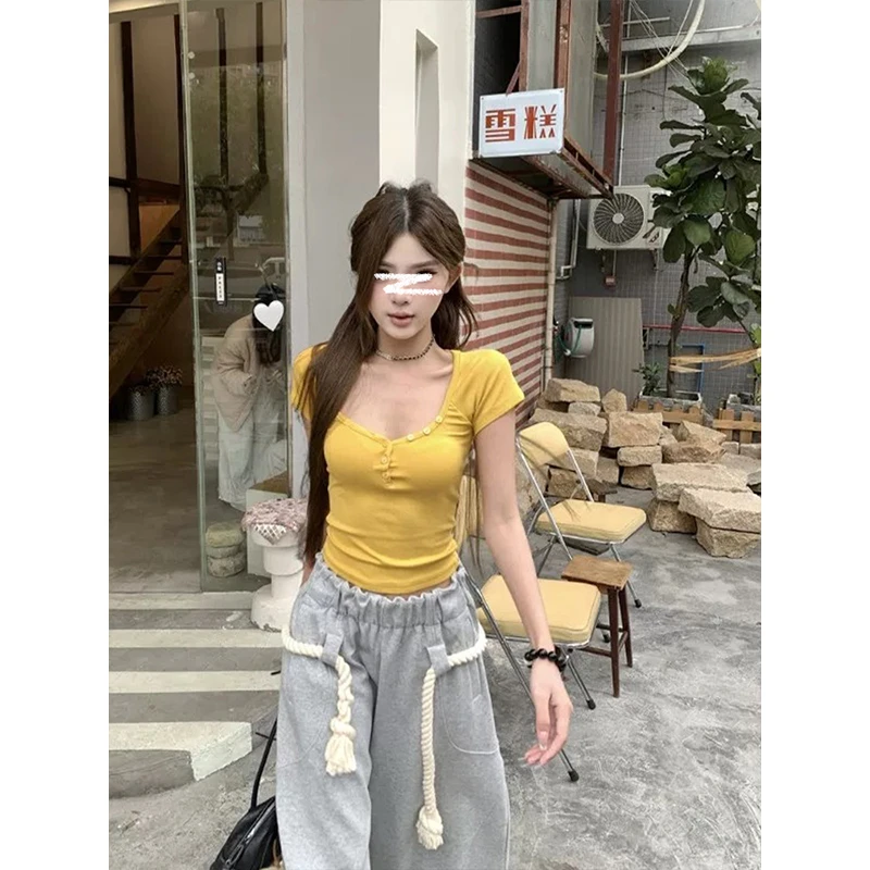 Moses Queen/魔西女王纯欲纽扣低领百搭短袖T恤收腰修身显瘦上衣