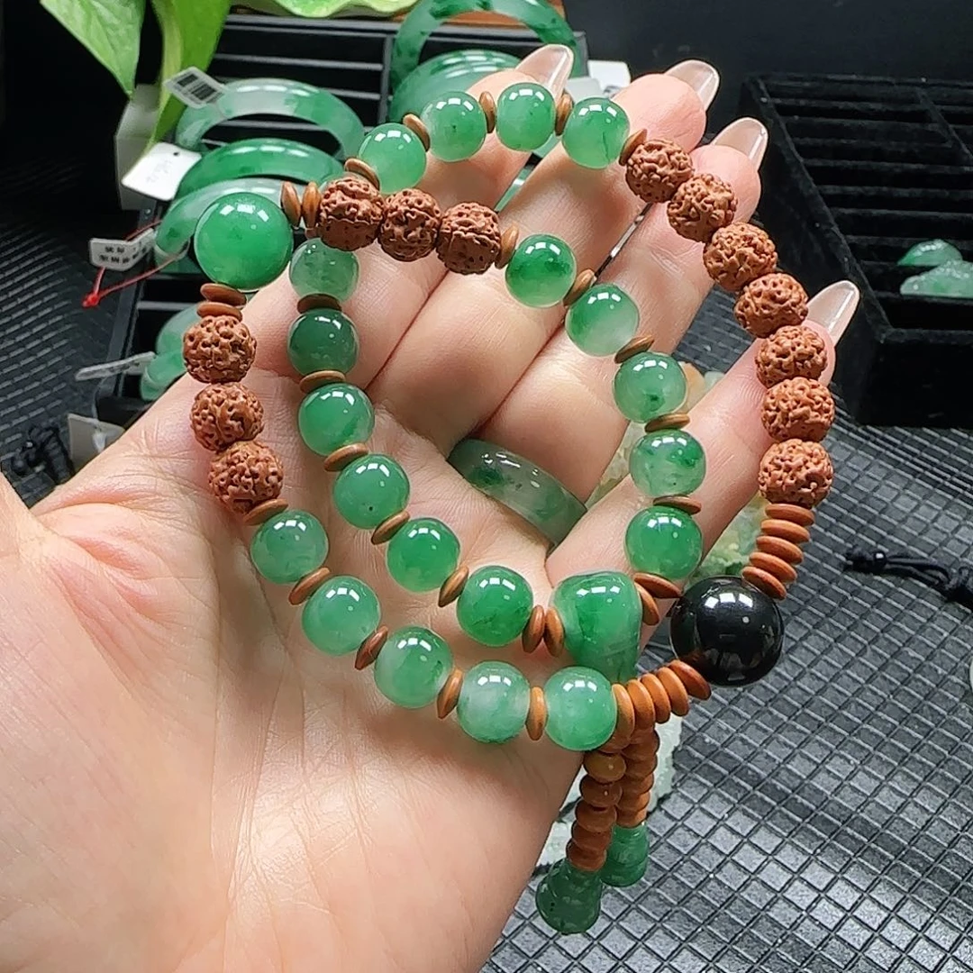 石英质玉（非洲翠）手持未镶嵌