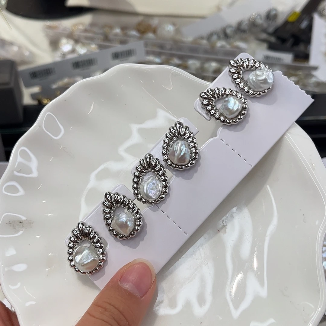 淡水珍珠合金耳饰