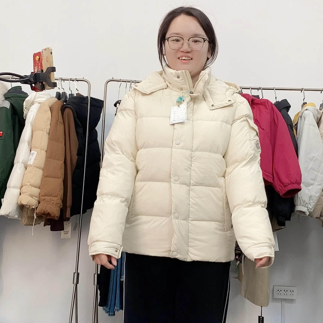 1码外套130斤内可以穿