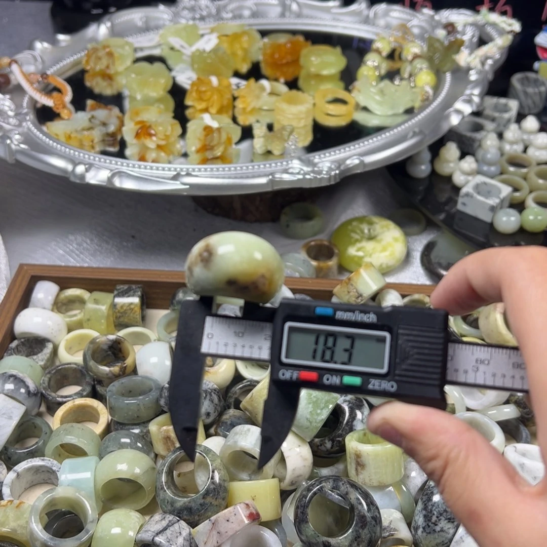 用***8蛇纹石玉未镶嵌戒指