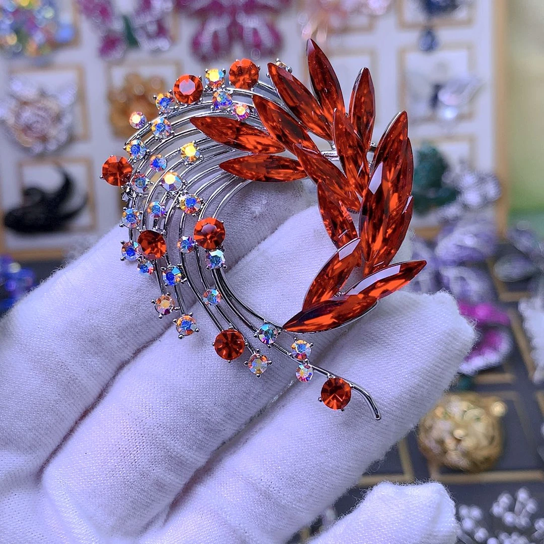 合成立方氧化锆铜胸针