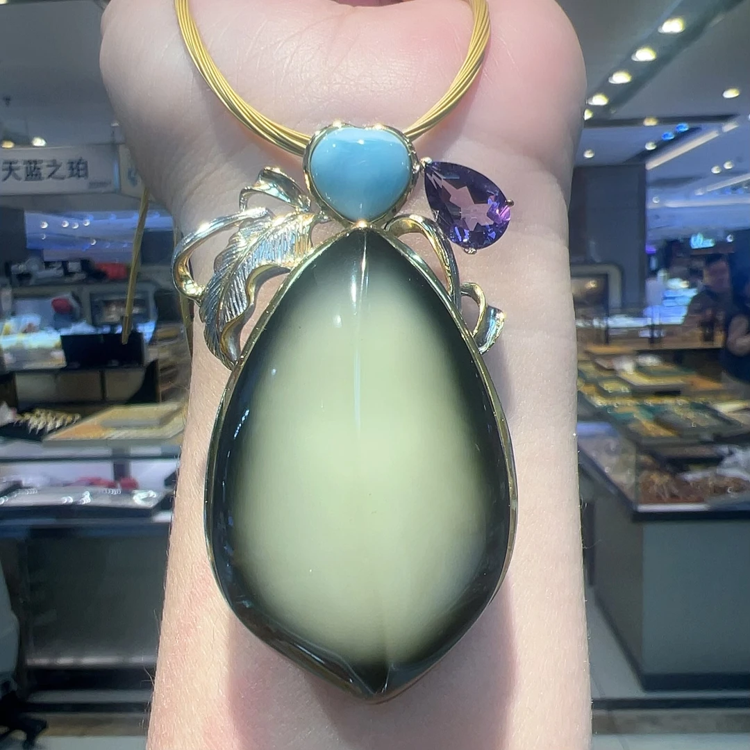 绿蜜欧款水滴吊坠 天然琥珀时尚女款精美银镶吊坠