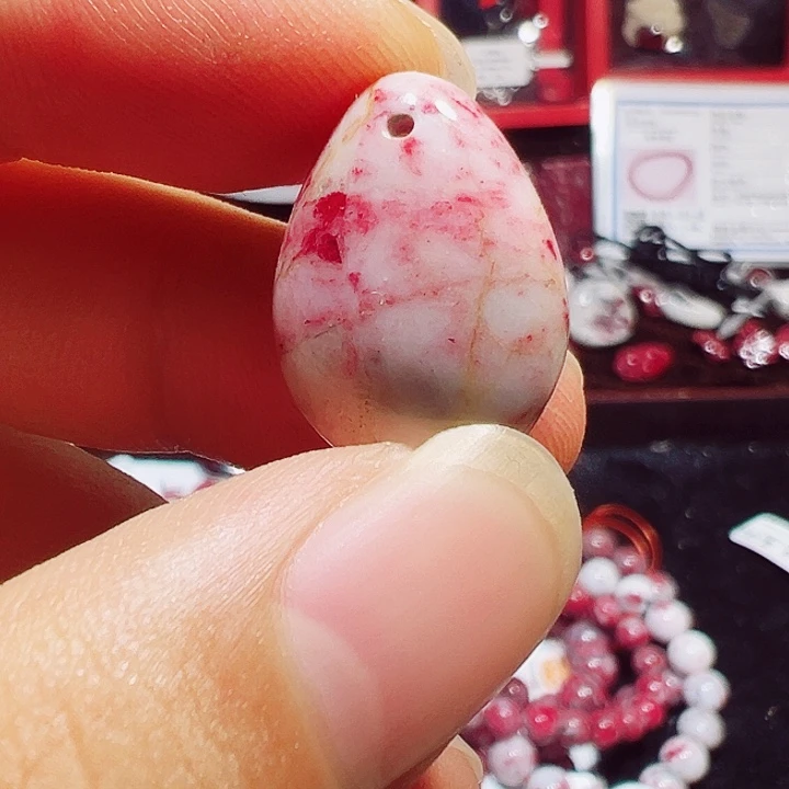天然辰砂纯天然朱砂原石吊坠