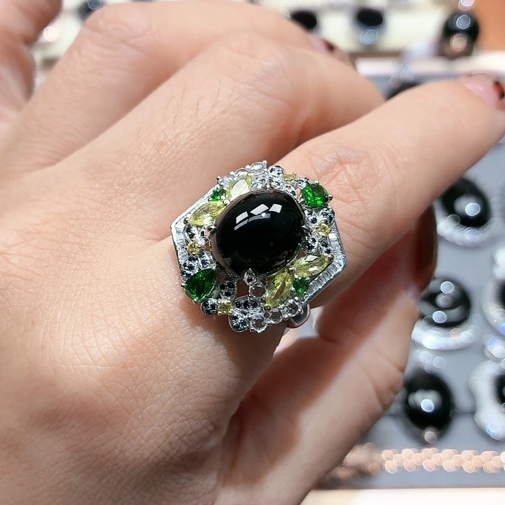 翡翠18K金镶嵌戒指