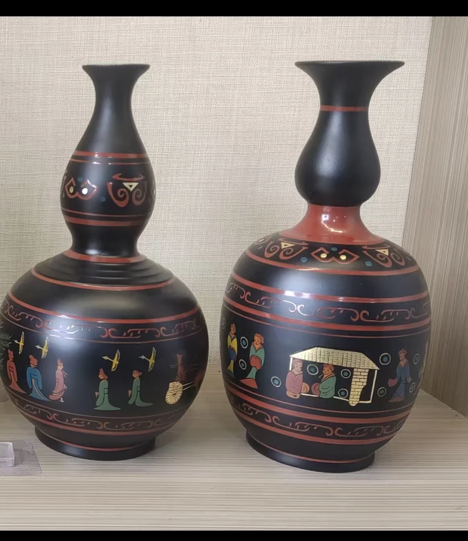 汝窑彩绘瓶子共两件