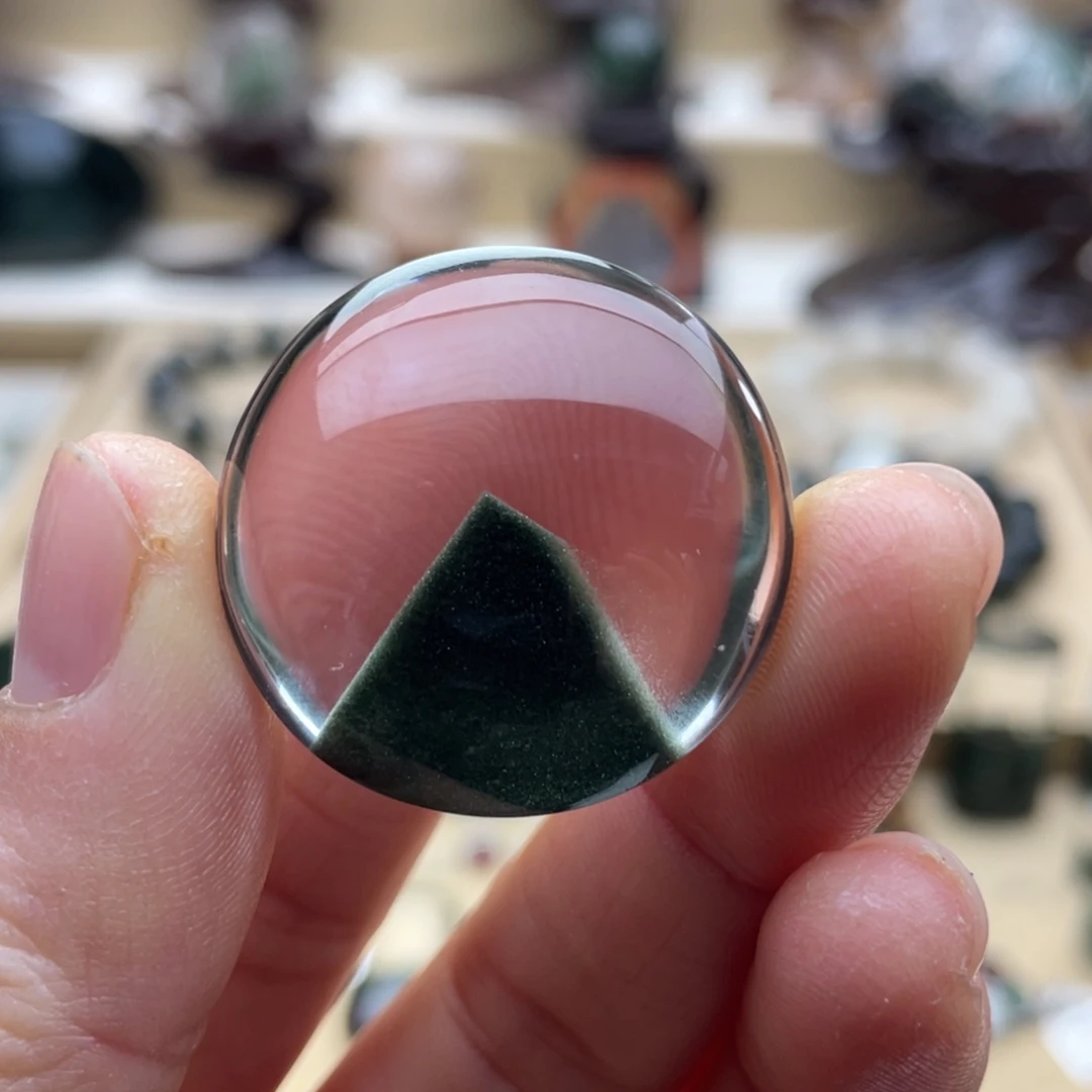 颈饰未镶嵌水晶绿幽灵金字塔圆牌