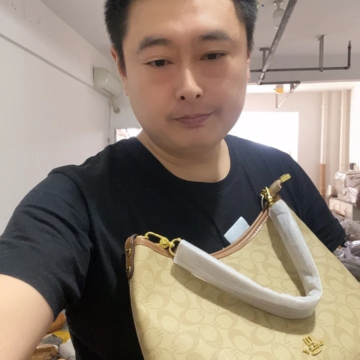 鳄鱼皮（革）犏牛皮（革）