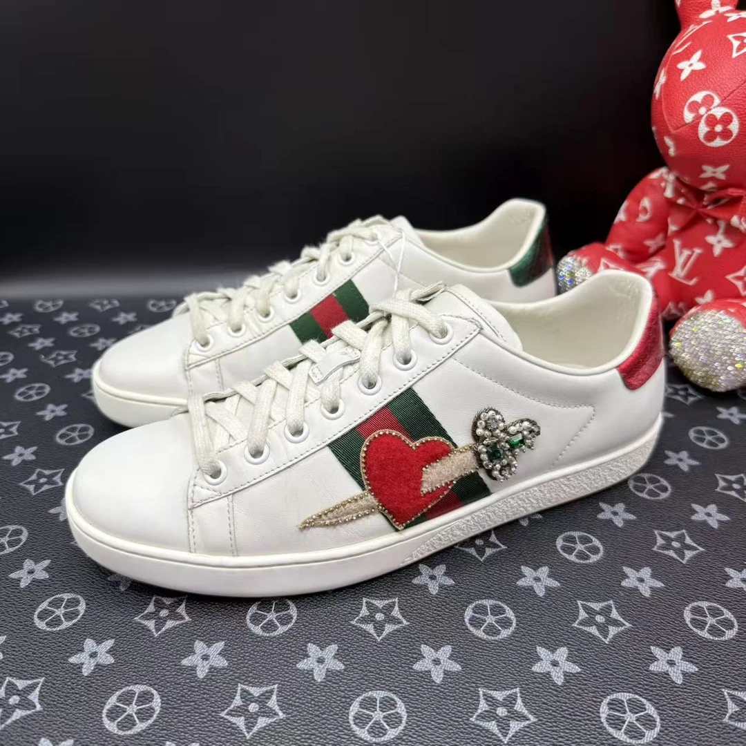 95新 GUCCI/古驰 男士潮流一箭穿心刺绣小白鞋39欧码 ddm2971