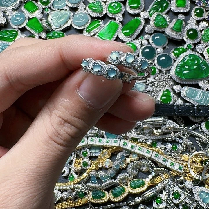 翡翠颈饰未镶嵌天然A货翡翠放漏