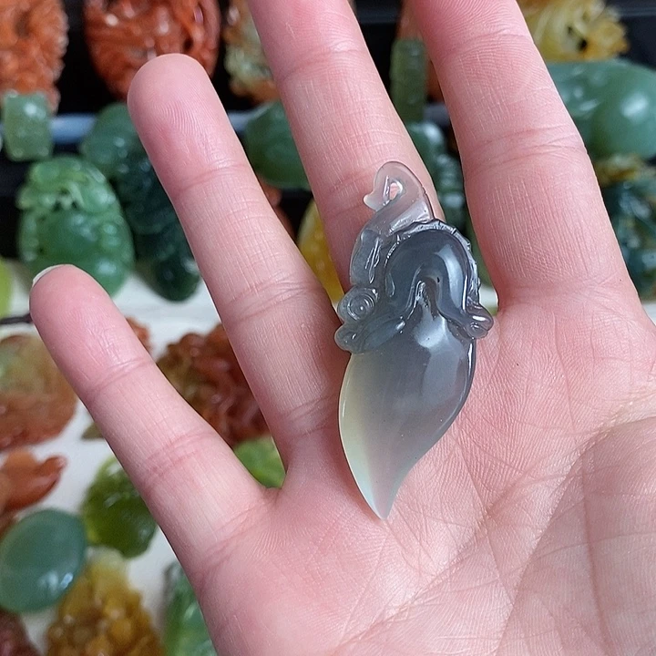 未镶嵌蛇纹石玉颈饰