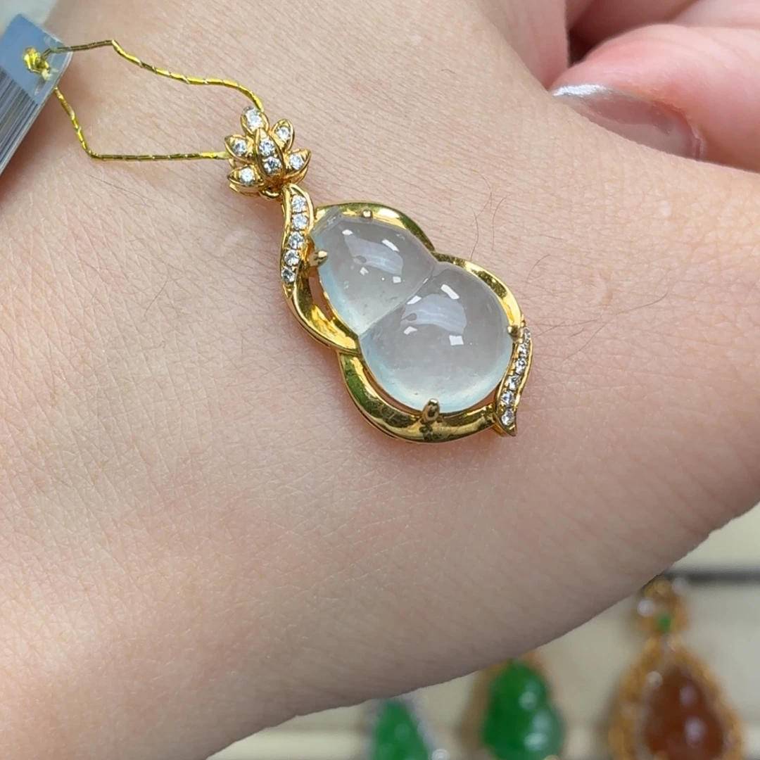 翡翠18K金镶嵌颈饰