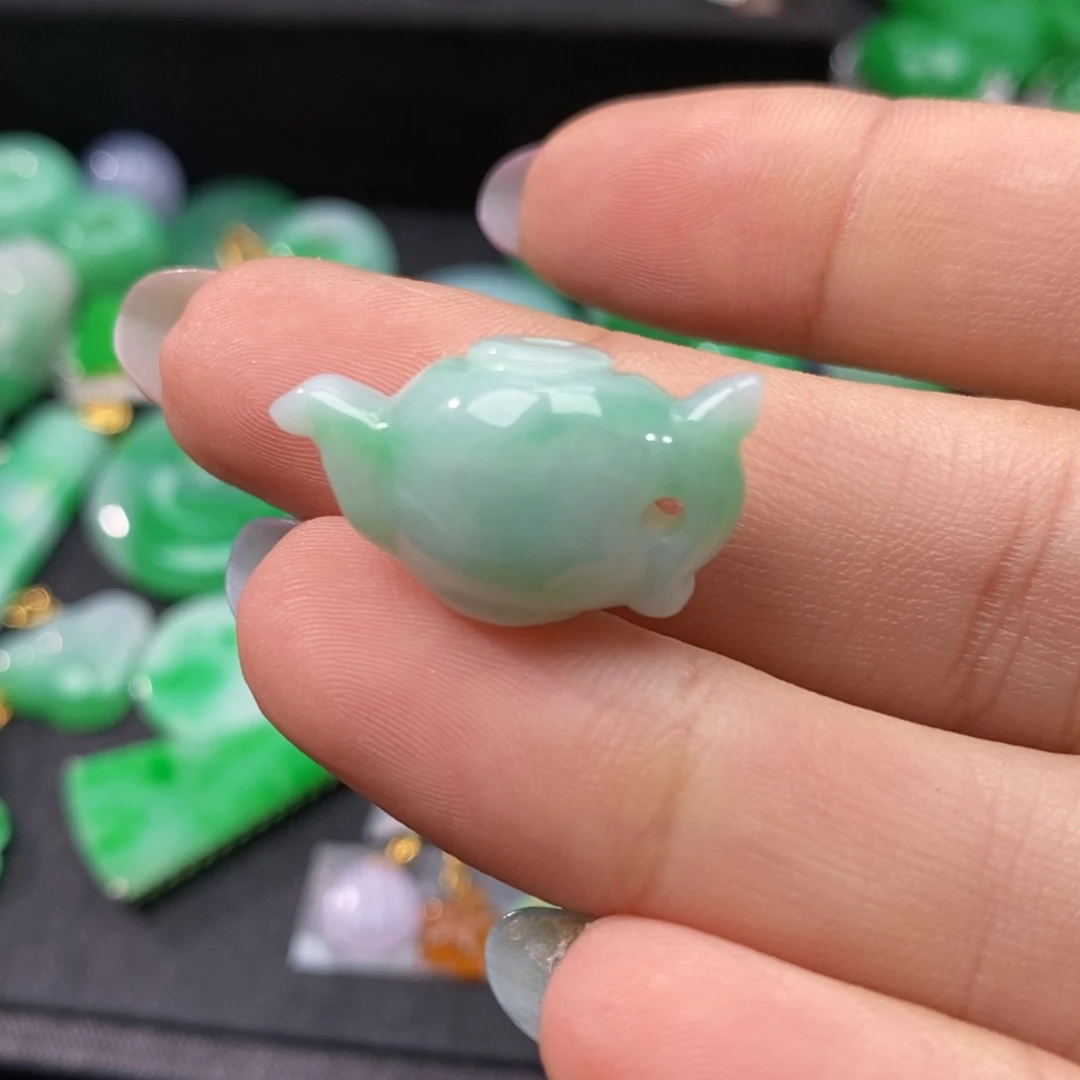 翡翠颈饰未镶嵌翡翠