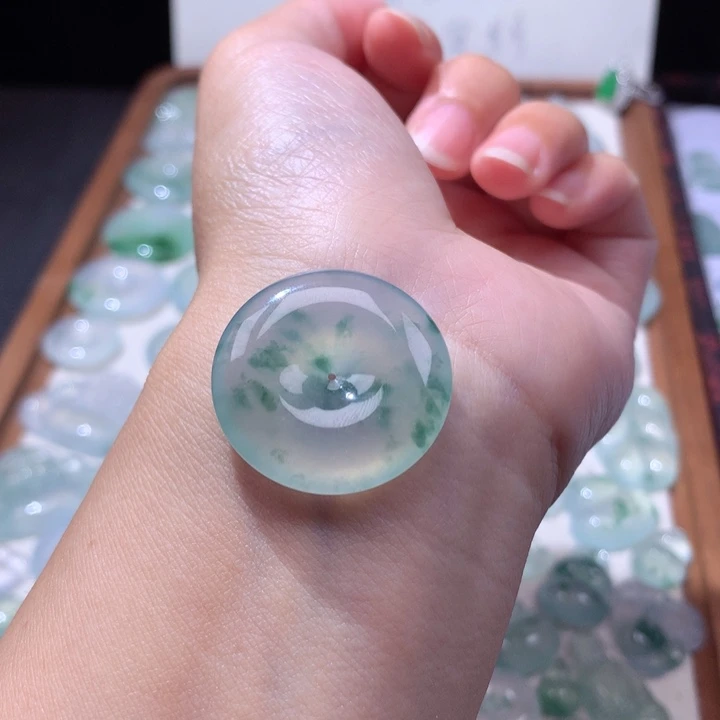 颈饰未镶嵌翡翠冰种飘花平安扣