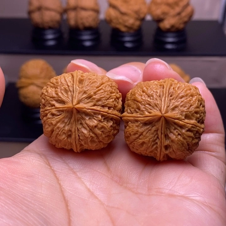 文玩核桃把件密石四楞18