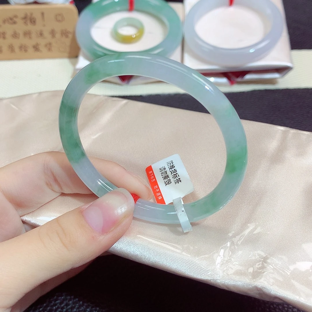 翡翠未镶嵌手镯525