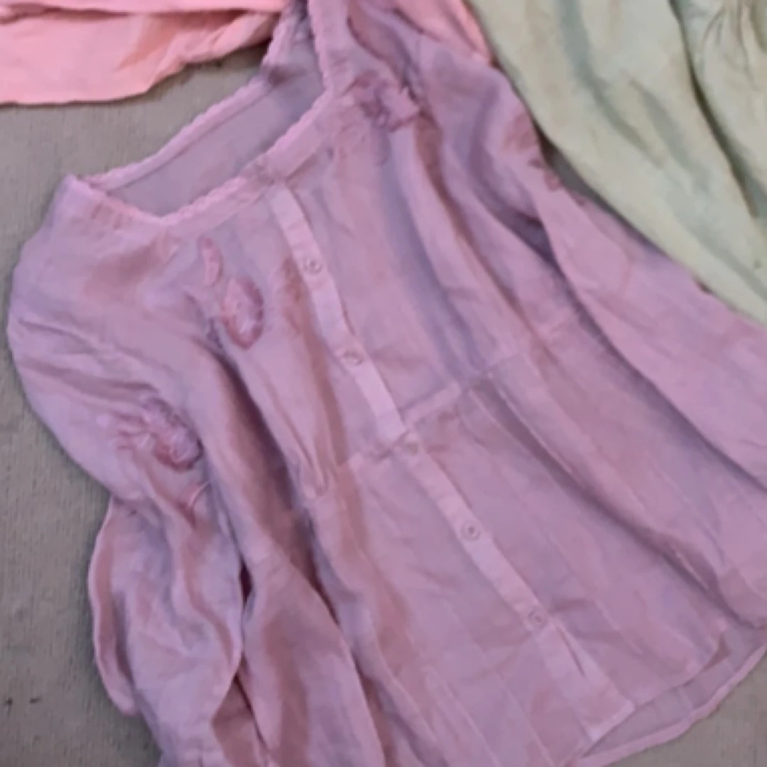 9023文艺复古圆领绣花衬衫单排扣显瘦小衫