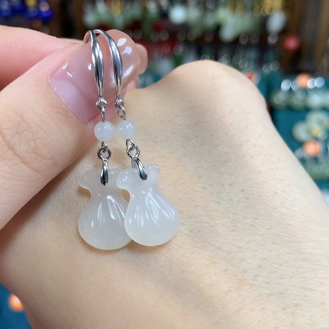 和田玉银S925镶嵌耳饰福袋