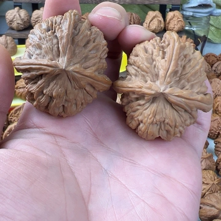 文玩核桃吊坠44尺全品无修白狮子丁字奔 配对好