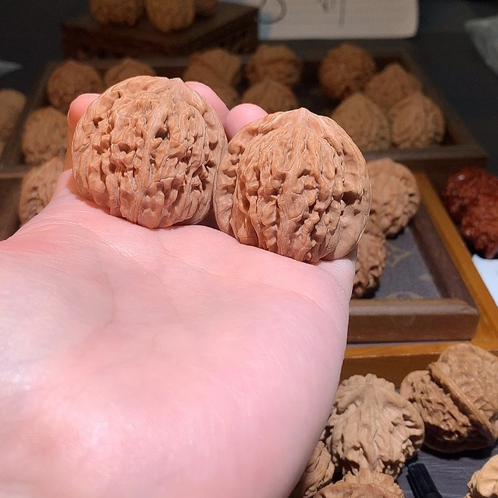 J***b核桃四座楼文玩核桃手把件