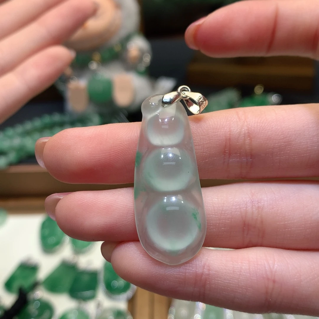 石英质玉（非洲翠）未镶嵌颈饰小***吖豆子