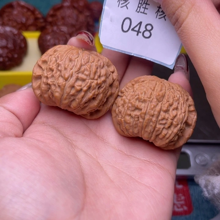 不***心文玩核桃把件闷白40.048