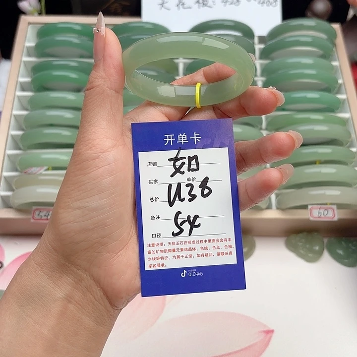 石英质玉手镯未镶嵌
