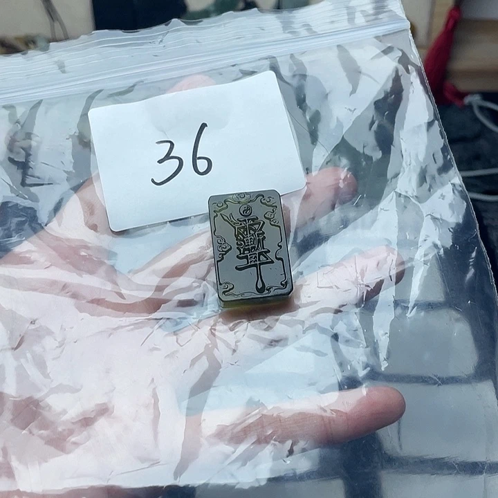 蛇纹石玉未镶嵌颈饰是***?