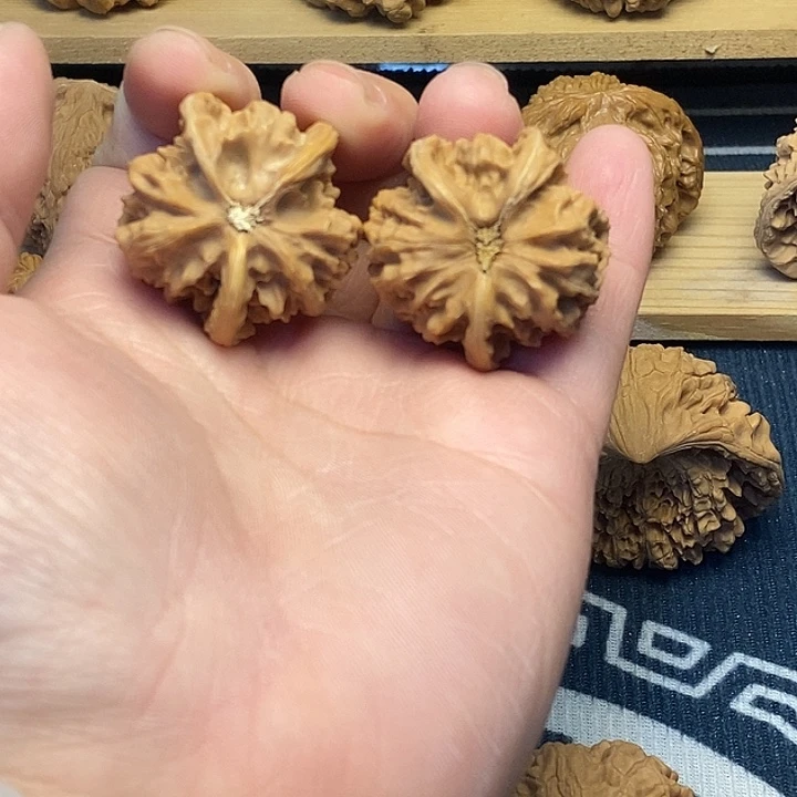 核桃文玩核桃盘山32三棱