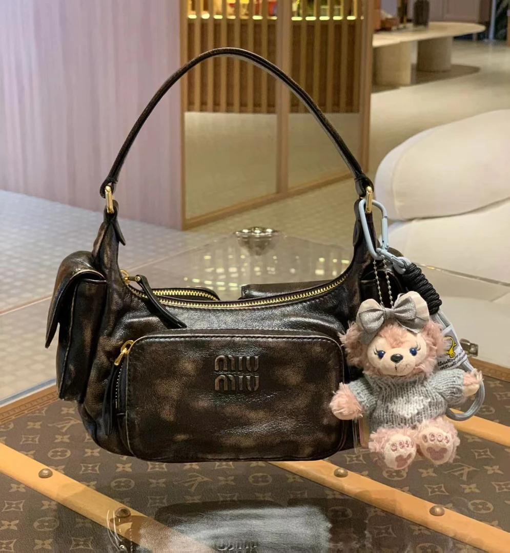 99新 MIU MIU/缪缪 壹臻/卡色复古机车hobo包 70796397