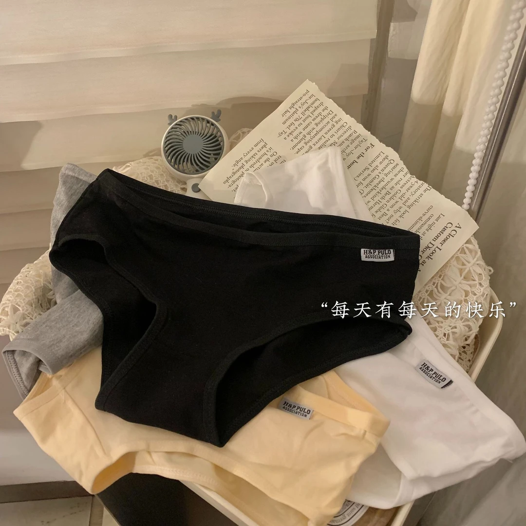 少女日系舒适亲肤简约纯色中腰内裤纯棉底裆透气女生三角内裤新款