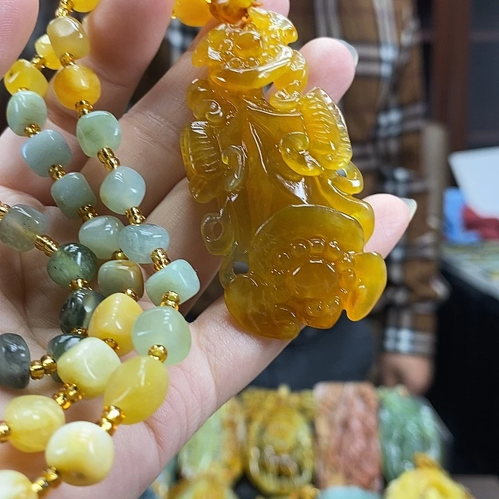 蛇纹石玉未镶嵌颈饰